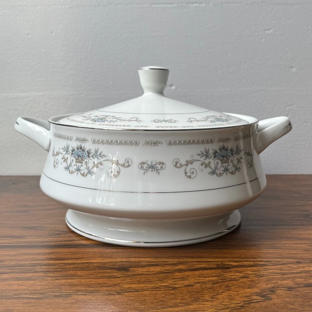 Wade Diane Fine Porcelain Round Covered Vegetable Tureen Japan